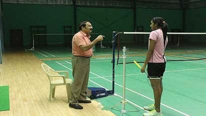 కరోనాతో అంతర్జాతీయ బ్యాడ్మింటన్ అంఫైర్ వేమూరి సుధాకర్ మృతి..