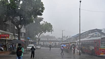 আজ বজ্রবিদ্যুৎ সহ প্রবল বর্ষণ শহরে,  বাংলা-ওড়িশায় আঘাত হানতে আসছে ঘূর্ণীঝড় 'যশ'