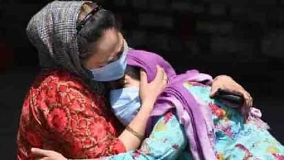 కరోనా వైరస్ : ఒకే ఊర్లో 27 రోజుల్లో 36 మంది మృతి.. వణికిపోతున్న గ్రామస్తులు..