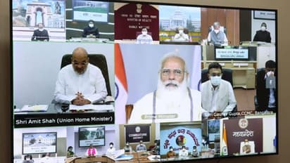 கொரோனா களத்தில் ஒவ்வொருவரும் போர்ப்படைத் தளபதிகளே.. மாவட்ட அதிகாரிகள் மத்தியில் பிரதமர் மோடி உரை.