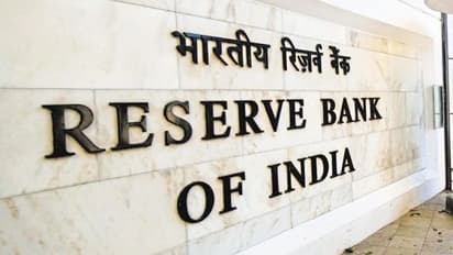 బ్యాంక్ కస్టమర్లు ఆర్‌బిఐ హెచ్చరిక..  ఆ రోజున మనీ ట్రాన్స్ఫర్ సౌకర్యం అందుబాటులో ఉండదు..