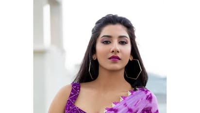 చీరకొంగు పక్కపోతుంటే కవ్విస్తున్న విష్ణుప్రియ నడుము.. అసలైన అందాలు అలా కాదు ఇలా చూడండి...!