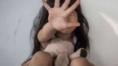 कोरोना से ज्यादा खतरनाक ये दरिंदा: घर के सामने से दो मासूम बच्चियों को उठा ले गया,दोनों के साथ की हैवानियत