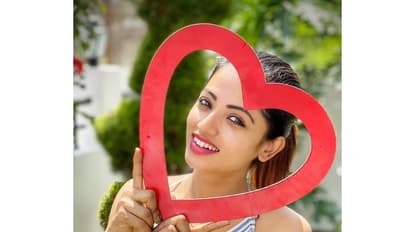 ప్రేమించిన మాట నిజమే కాకపోతే... తన లవ్ స్టోరీ బయటపెట్టిన నవ్య స్వామి!