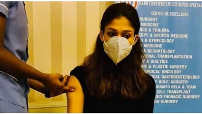 காதலருடன் ஜோடியாக மருத்துவமனை வந்தார்... கொரோனா தடுப்பூசி செலுத்திக்கொண்ட நயன்தாரா...!