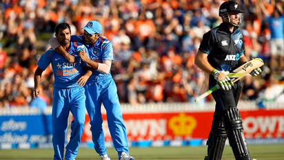 How does Rohit Sharma inspire his bowlers during the game? Mohammed Shami reveals