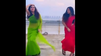 అరాచకం సిల్క్ చీరలు, స్లీవ్ లెస్ జాకెట్స్ ధరించి హాట్ స్టెప్స్ తో రెచ్చిపోయిన తల్లీకూతుళ్లు సురేఖా,సుప్రీతా!