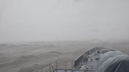 മുംബൈ തീരത്ത് മുങ്ങിയ ബാര്ജ് പി 305 ല് രക്ഷാപ്രവര്ത്തനം തുടരുന്നു; 28 പേര് മലയാളികള്