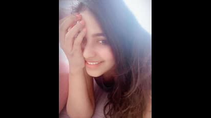 வாவ் !! நீங்க இப்படி இருந்த தான் வேற லெவல் அழகு... நடிகை அஞ்சலியிடம் ஏற்பட்ட திடீர் மாற்றம்...!