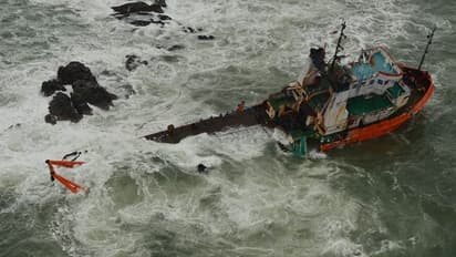 టౌటే తుఫాన్ ధాటికి కొట్టుకుపోయిన నౌక: 22 మృతదేహాల వెలికితీత
