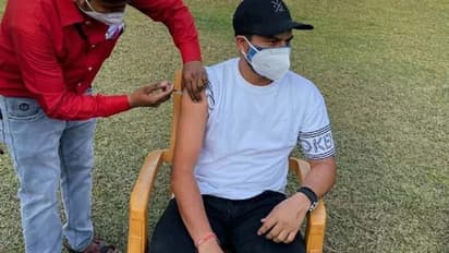 వ్యాక్సిన్ వేయించుకున్న కుల్దీప్ యాదవ్.. విచారణకు కలెక్టర్ ఆదేశం, తప్పేంటి..?