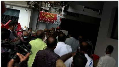 എസ്പി ഫോര്ട്ട് ആശുപത്രി ക്യാന്റീനിലെ തീപിടിത്തം; 3 ഫയര്ഫോഴ്സ് ഉദ്യോഗസ്ഥര്ക്ക് പരിക്ക്,റിപ്പോര്ട്ട് തേടി