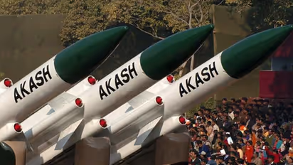 അയണ് ഡോം മുതല് ആകാശ് വരെ; ശത്രുവിന്റെ ആക്രമണങ്ങളെ തകര്ത്ത് തരിപ്പണമാക്കുന്ന ബ്രഹ്മാസ്ത്രങ്ങള്!