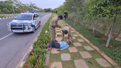 గాయపడిన జంటను కాపాడిన పోలీసులకు రాచకొండ సీపీ ప్రశంసలు..