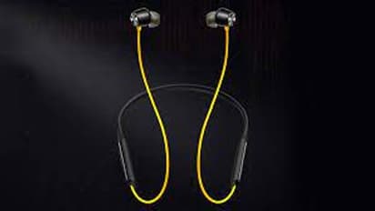 సూపర్ బేస్, నాన్-స్టాప్ మ్యూజిక్ తో రియల్‌మీ కొత్త వైర్‌లెస్ బడ్స్.. కేవలం 10ని'ల చార్జ్ తో  120 ని'ల బ్యాకప్