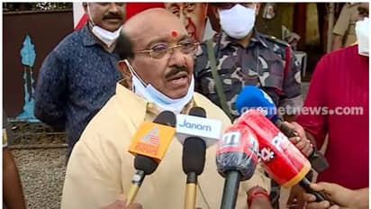 മച്ചിപ്പശു തൊഴുത്ത് മാറിക്കെട്ടിയാൽ പ്രസവിക്കുമോ? പ്രതിപക്ഷ നേതാവ് മാറിയാലും അതുപോലെ; വെള്ളാപ്പള്ളി