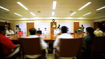 പിണറായി സ‍ർക്കാരിൻ്റെ രണ്ടാം വാർഷികം: മന്ത്രിമാരുടെ പരാതി പരിഹാര അദാലത്ത് വരുന്നു 