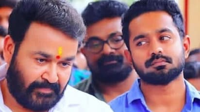'എന്തൊരു നോട്ടമാണ് ഇത്?', മോഹൻലാലിനൊപ്പമുള്ള ആസിഫ് അലിയുടെ ഫോട്ടോ ചര്ച്ചയാകുന്നു