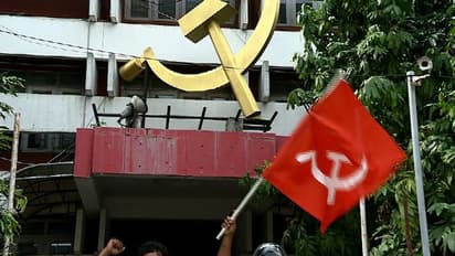 সংযুক্ত মোর্চা নিয়ে সিপিএমের কেন্দ্রীয় কমিটির বৈঠকে প্রশ্ন, দীর্ঘমেয়াদি জোটের বিপক্ষে সওয়াল অনেকের