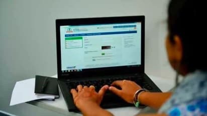 I-T Portal: কেন বারবার খারাপ হচ্ছে আয়কর পোর্টাল, ইনফোসিস কর্তাকে সময়সীমা বেঁধে দিলেন অর্থমন্ত্রী