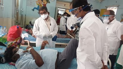 వరంగల్ ఎంజీఎంను సందర్శించిన కేసీఆర్.. కరోనా వార్డుల పరిశీలన..