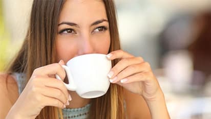 ఉదయం లేచిన వెంటనే లేదా బ్రేక్ ఫాస్ట్ కు ముందు టీ తాగుతున్నారా? మీ పని అంతే..