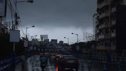 ঘূর্ণিঝড় যশের মোকাবিলায় ছুটি বাতিল বিদ্যুত দফতরের কর্মীদের, প্রস্তুতি তুঙ্গে নবান্নে