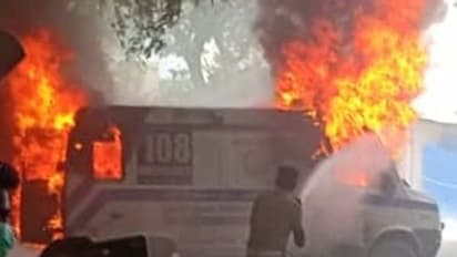 பயங்கர அதிர்ச்சி.. கோவை அரசு மருத்துவமனை வளாகத்தில் 108 ஆம்புலன்ஸ் சிலிண்டர் வெடித்து தீ விபத்து.. பரபரப்பு.