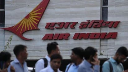 Air India:గాలీలో అకస్మాత్తుగా ఆగిపోయిన విమానం ఇంజిన్.. ముంబై ఎయిర్ పోర్ట్ లో ఎమర్జెన్సీ ల్యాండింగ్..