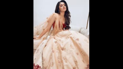 துளியும் கவர்ச்சிக்கு காட்டாமல்... அழகால் மனதை கரைய வைக்கும் க்ரித்தி ஷெட்டி! லேட்டஸ்ட் போட்டோஸ்...