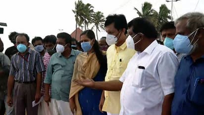 കടലാക്രമണം നേരിട്ട ശംഖുമുഖത്ത് മന്ത്രിമാരായ റിയാസും ആന്റണി രാജുവുമെത്തി; റോഡ് ഉടൻ നന്നാക്കുമെന്ന് ഉറപ്പ്