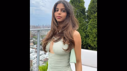 অর্ধনগ্ন শরীর, 'Bikini Babe'-দের সঙ্গে পুল পার্টিতে মত্ত সুহানা, শাহরুখ কন্যার ছবিতে আগুন