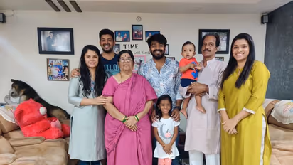 బుల్లితెర స్టార్ సుడిగాలి సుధీర్ బ్యూటిఫుల్ ఫ్యామిలీ పిక్స్... ఆయన కుటుంబం గురించి ఇంట్రెస్టింగ్ డీటెయిల్స్!