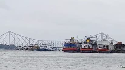 ঘূর্ণিঝড় যশের মোকাবিলায় গঙ্গাবক্ষে নজরদারি, নোঙরের সঙ্গে বাঁধা হল জাহাজ