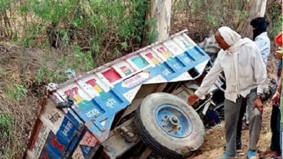 ఛత్తీస్ఘడ్లో విషాదం: చెరువులో ట్రాక్టర్ బోల్తా,నలుగురి మృతి