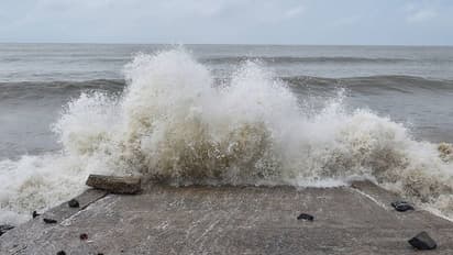 ఏపీపై విరుచుకుపడనున్న యాస్ తుఫాను... విపత్తు నిర్వహణ శాఖ హెచ్చరిక