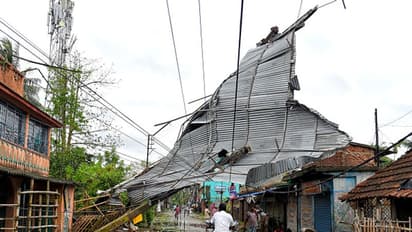 কতটা ভয়ঙ্কর ছিল আমফানের সেই দিনটা, আরও এক ঘূর্ণিঝড় আসার আগে ফিরে দেখা ছবিতে ছবিতে