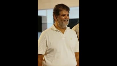 జైలు నుండి ధూళిపాళ్ల విడుదల... పరామర్శించిన చంద్రబాబు