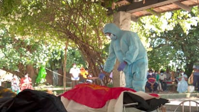 கொரோனாவால் இறந்தவர்களை மரியாதையுடன் தகனம் செய்யும் ஈஷா..! ஒரு வருடத்திற்கு மேலாக தொடரும் சேவை