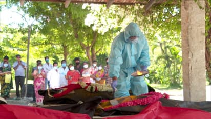 இந்த மனசுக்கு பெயர்தான் சார் கடவுள்... கொரோனாவால் இறந்த உடலுக்கான ஈஷாவின் மதிப்பும்... கண்ணியமும்..!