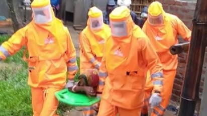 तबाही मचाने लगा यास:मुश्किल घड़ी में NDRF टीम बनी देवदूत, मलबे में दबे 6 माह के बच्चे को बचा लाए