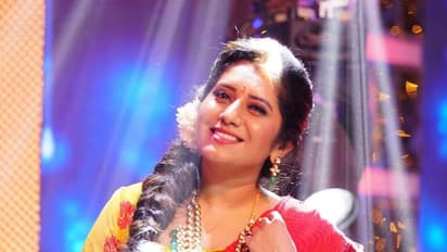 சின்னத்திரை ஸ்வீட் ஹார்ட்... தொகுப்பாளினி பிரியங்கா விதவிதமான உடையில் ஹீரோயின்களுக்கே டஃப் கொடுக்கும் போட்டோஸ்