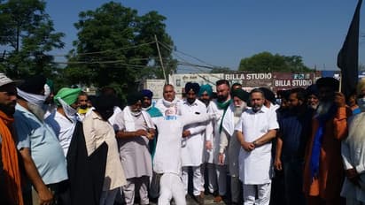 ആറ് മാസം പിന്നിട്ട് കര്‍ഷക സമരം; മോദി സർക്കാരിന്‍റെ കോലം കത്തിച്ച് പ്രതിഷേധം