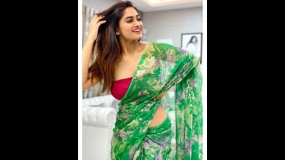 மெல்லிய இடையை காட்டி.. சூடேறும் கவர்ச்சியில் இளம் நெஞ்சங்களை பொங்க வைத்த ஷிவானி! மூச்சு முட்டவைத்த போட்டோஸ்!