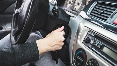 కారులో తిరగకపోతే తోచదు.. మాస్కు చూస్తే వణికిపోతాడు.. విచిత్ర సమస్య...