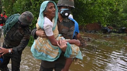 Cyclone Yaas - চারিদিকে শুধু ধ্বংস আর যতদূর চোখ যায় জল, ছবিতে ছবিতে বিপর্যয়