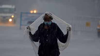 গাঙ্গেয় পশ্চিমবঙ্গের উপরে ঘূর্ণাবর্ত, প্রবল বর্ষণের পূর্বাভাস সারা বাংলায়