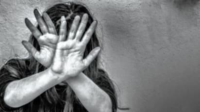 ஆசிரியர் மீது பாலியல் புகார்... மேலும் ஒரு பள்ளிக்கு நோட்டீஸ்... பள்ளி கல்வித்துறை அதிரடி...!