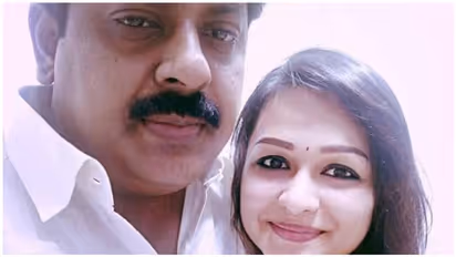 நீ எங்கெங்கு படுக்கையை பகிர்ந்தாயோ அந்த போட்டோக்கள் என்னிடமும் இருக்கிறது... நடிகையை மிரட்டும் அதிமுக புள்ளி.!