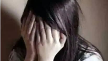 ఖమ్మం పెళ్లి మండపంలో యువతి రచ్చ: చితక బాదిన వరుడి బంధువులు